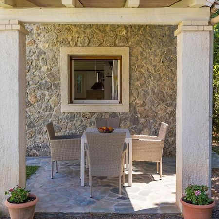Petrinos Cottage Dafnila Екстериор снимка