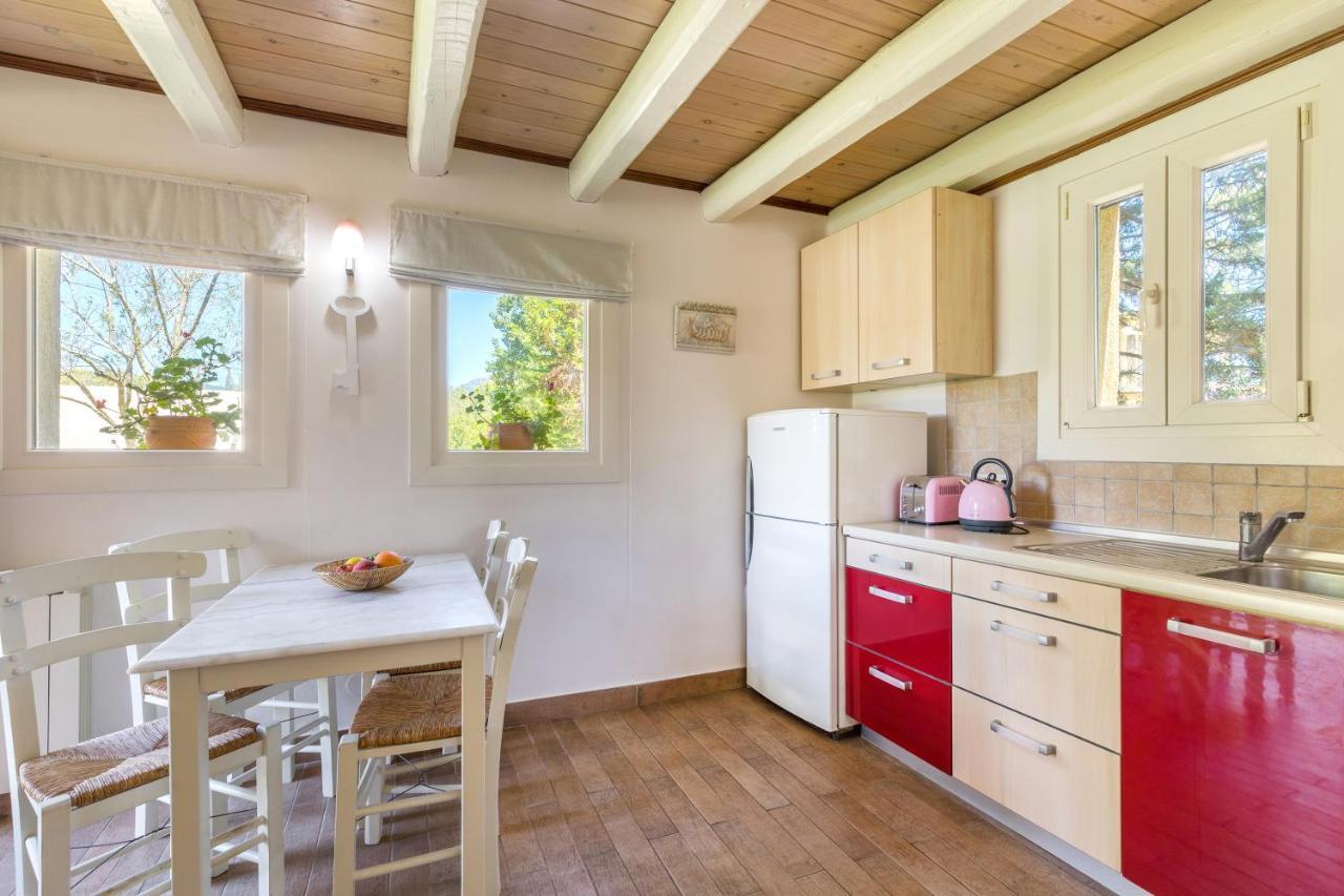 Petrinos Cottage Dafnila Екстериор снимка