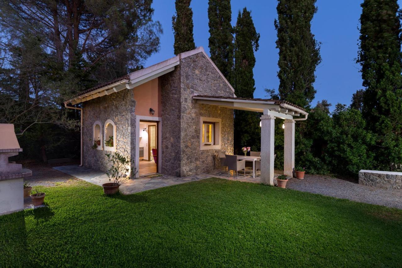 Petrinos Cottage Dafnila Екстериор снимка
