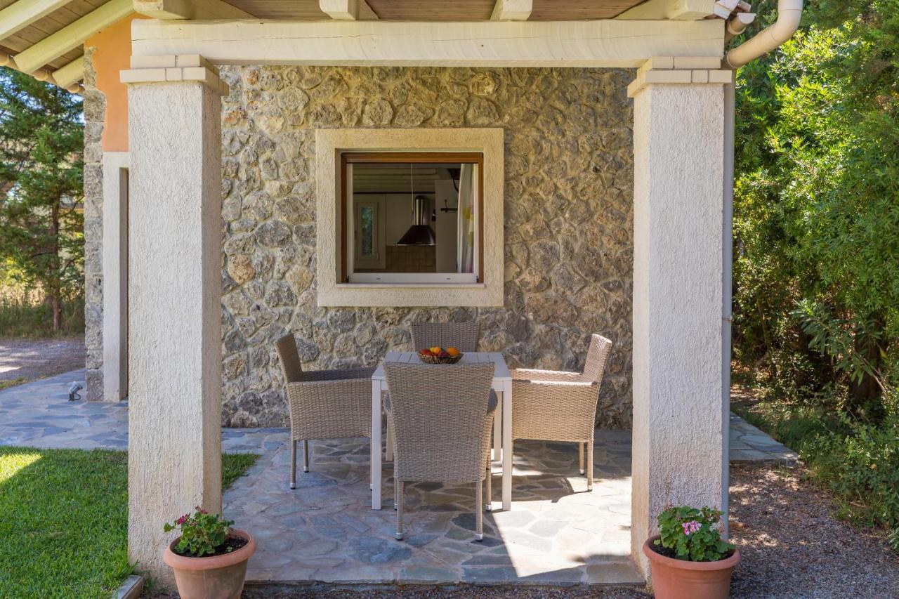 Petrinos Cottage Dafnila Екстериор снимка